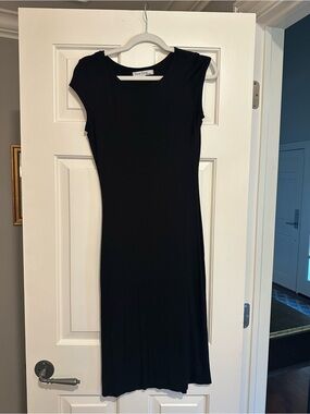 Velvet Torch Black Cap-Sleeve Midi Dress